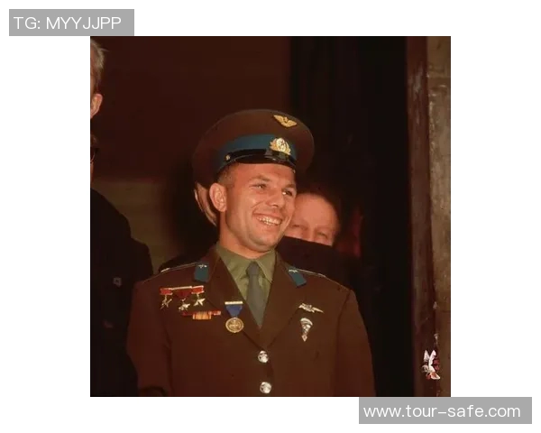 足球明星军衔图片大全集揭秘球场英雄的荣耀与身份象征