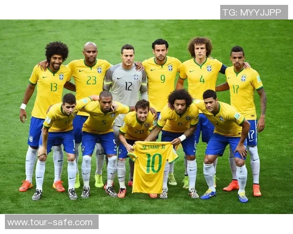 足球明星挥手瞬间精彩回顾图文合集带你领略球场魅力与风采 足球明星挥手瞬间精彩回顾图文合集带你领略球场魅力与风采